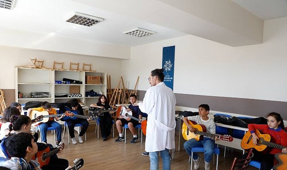 Başkan Çerçioğlu'ndan geleceğin sanatçılarına tam destek